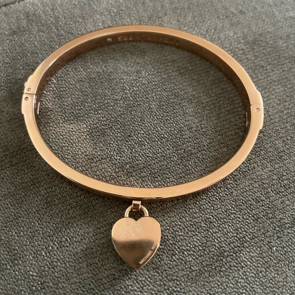 Michael Kors Women MK Logo Heart Rose gold  Bangle Bracelet Crystals MKJ5039791 - Picture 5 of 6